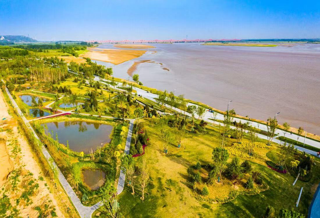 郑州黄河滩地公园俯瞰图.(郑州市网信办供图)