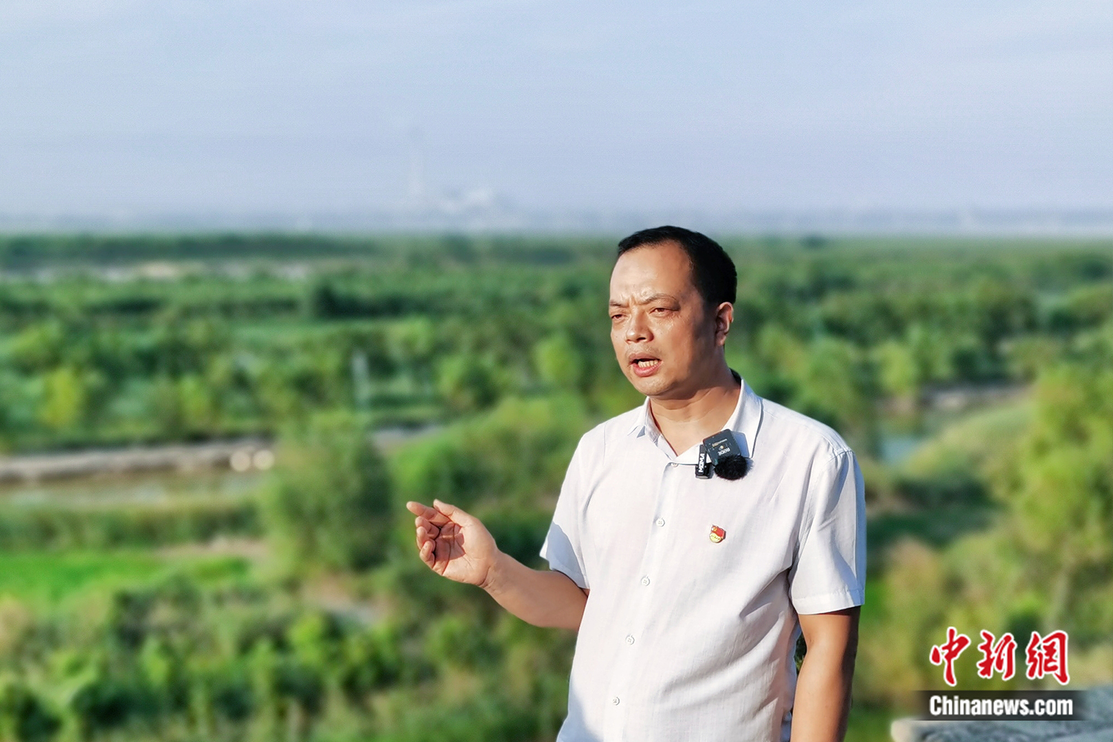 潼关县湿地保护中心主任刘鹏接受采访。黄钰涵摄