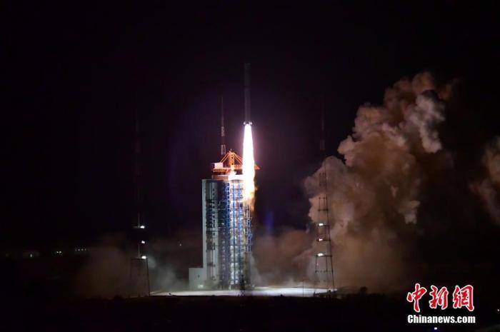 2021年10月14日18时51分,中国在太原卫星发射中心采用长征二号丁运载火箭,成功发射首颗太阳探测科学技术试验卫星“羲和号”。 <a target='_blank' href='/'>中新社</a>发郑逃逃摄