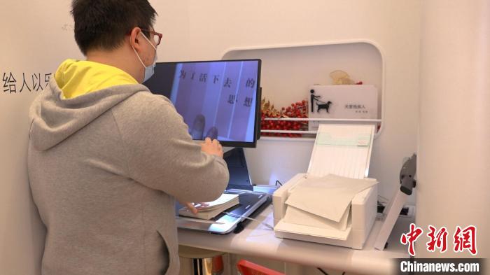 书店的经营面积仅37平方米，不大的空间里，处处充满对视障人士的友好设计。　康玉湛摄